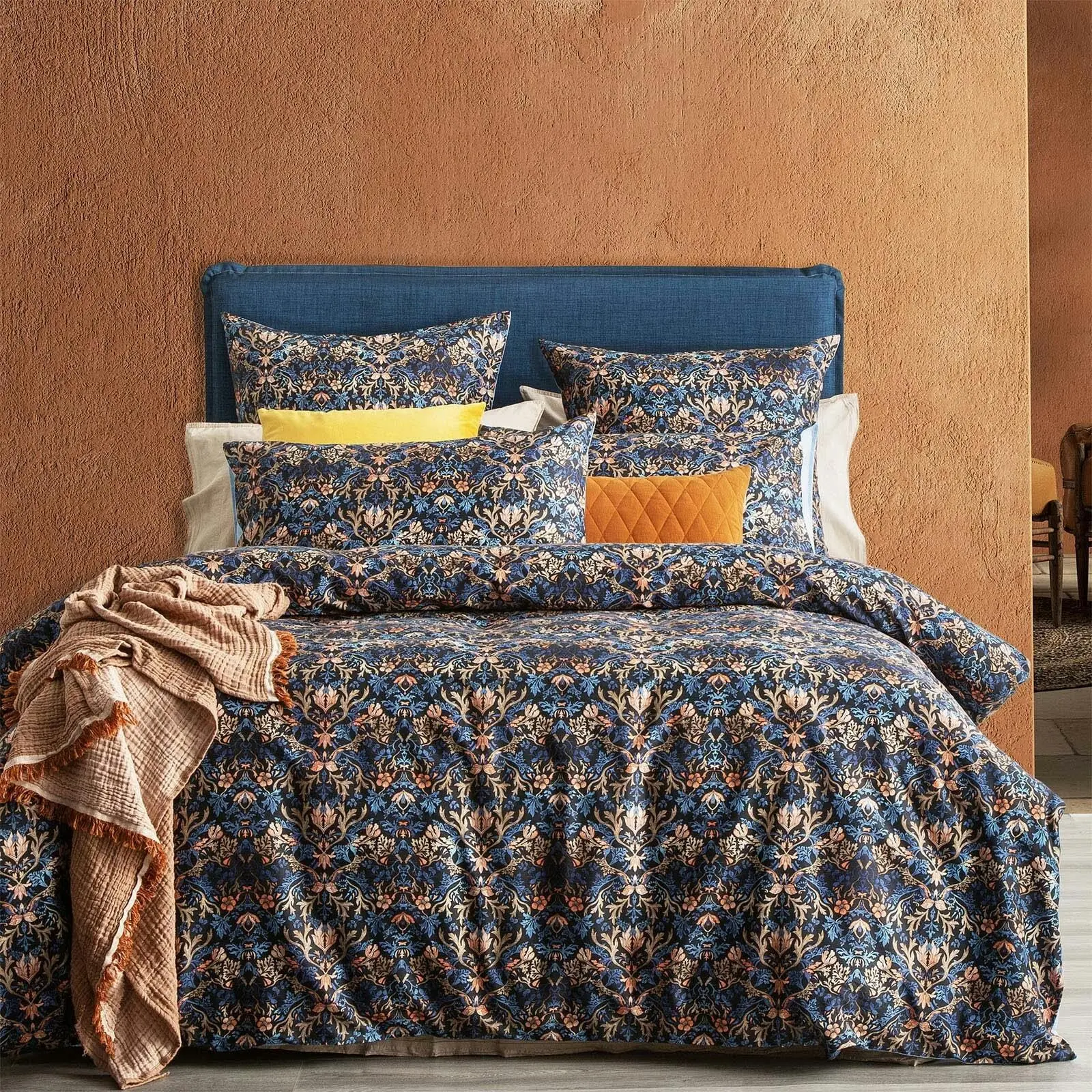 Renee Taylor Reversible 300TC Cotton Queen Bed Quilt Cover/Pillowcase Blackthorn - Home & Garden